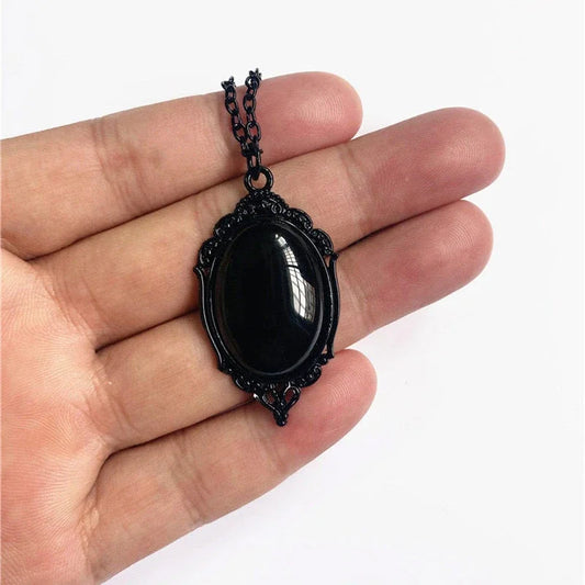 Goth Vintage Red Black Quartz Crystal Cameo Pendant Necklace Christmas Gift For Women Friends New Fashion Jewelry