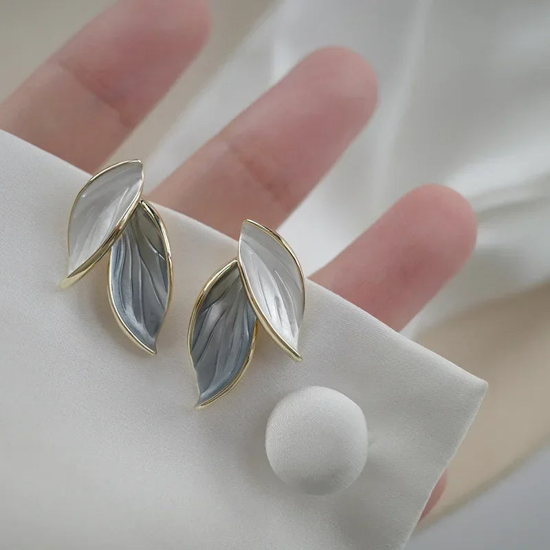 Metal Trendy Fresh Lovely Sweet Grey Leaf Stud Earrings for Women 2024 Fashion Jewelry Gifts